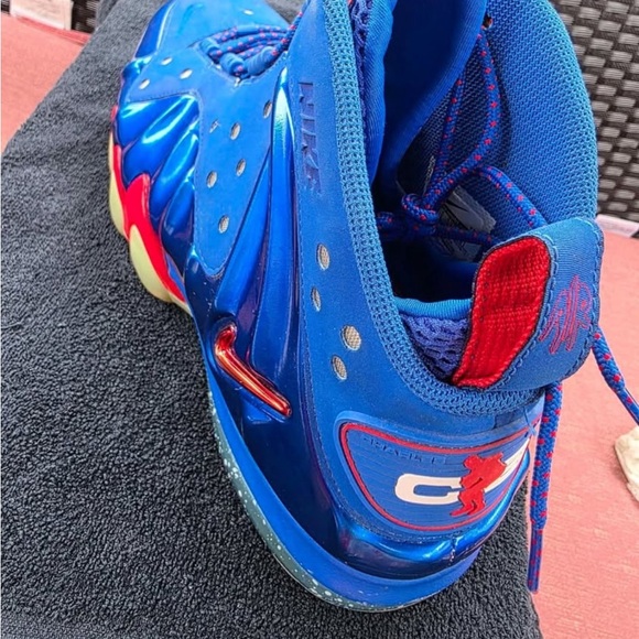 Nike Blue and Red Charles Barkley Sneakers with Mesh and Cushioned Midsole - Picture 1 of 1